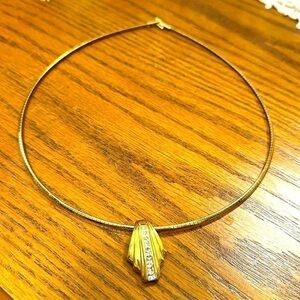 Beautiful gold tone  vintage necklace